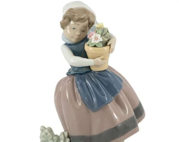 Lladró statuetta in porcellana niña Linda con maceta de flores 0 1007038